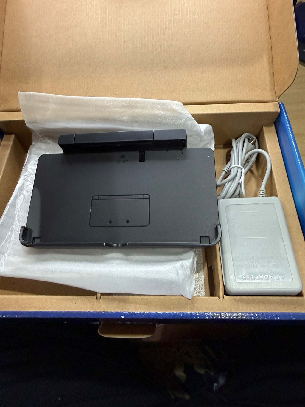 Nintendo 3DS Region free Console -Cobalt Blue-Complete In The Box 32gb Card