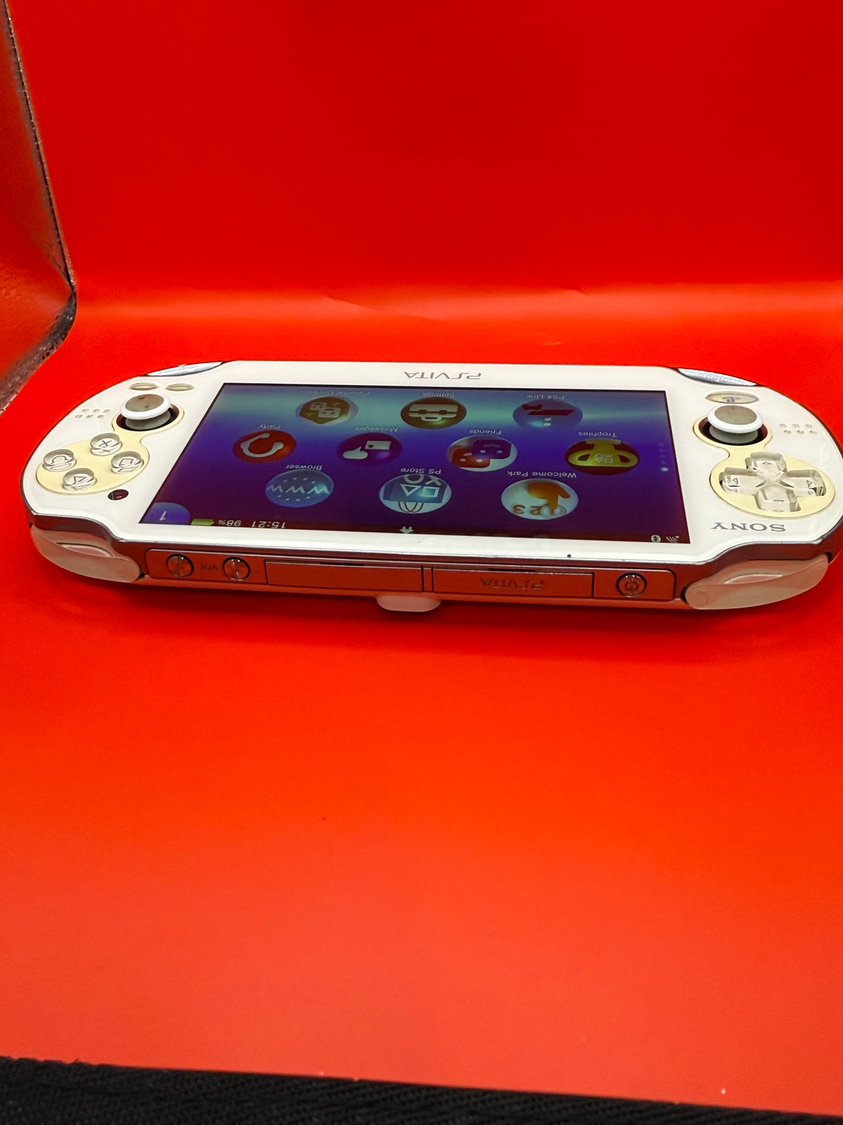White Sony PlayStation Vita 1000 (PCH-1000)  128GB Region Free